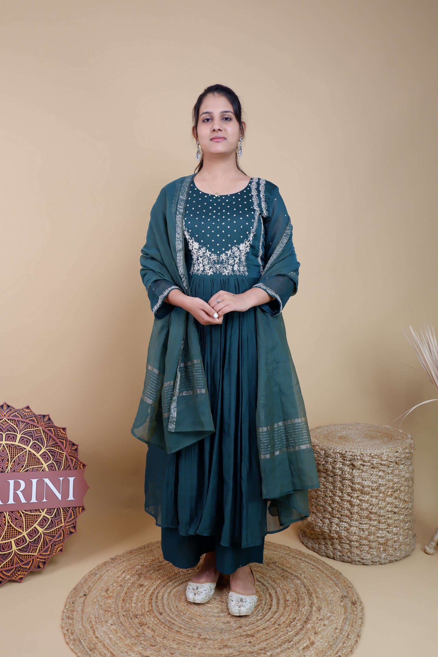 DH139G-Elegant Emerald Green Embellished Set