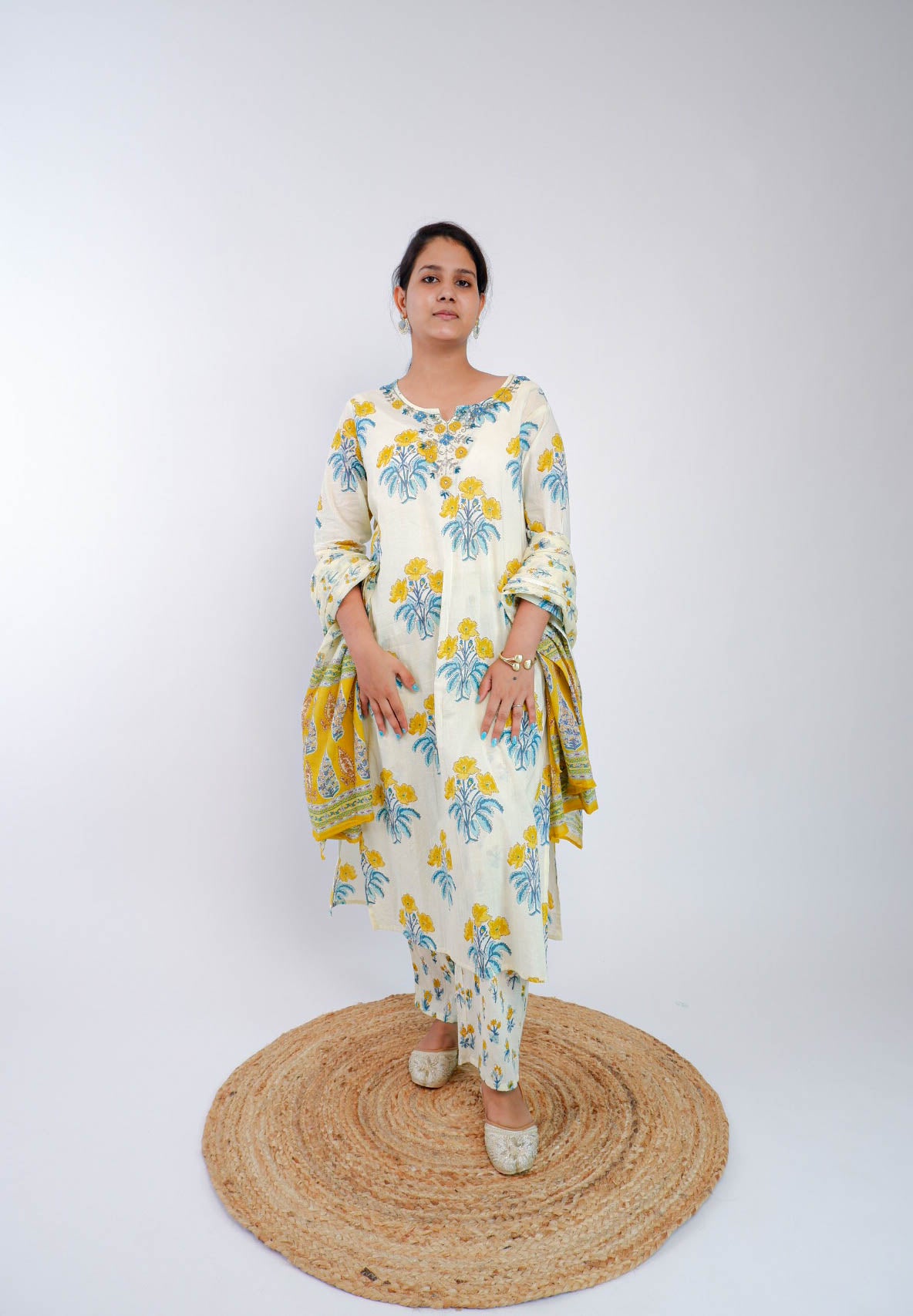 DH162WY-Elegant Floral Printed Cream Suit Set