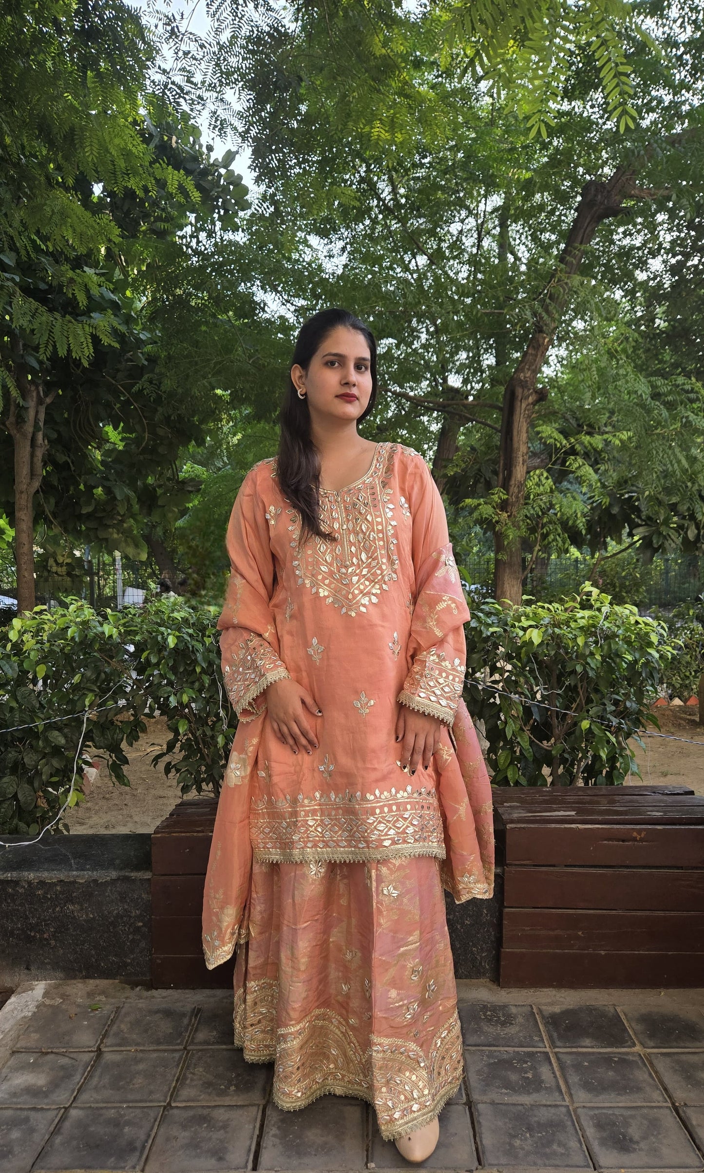 DH243-Peach Elegance A Graceful Blend of Tradition and Charm