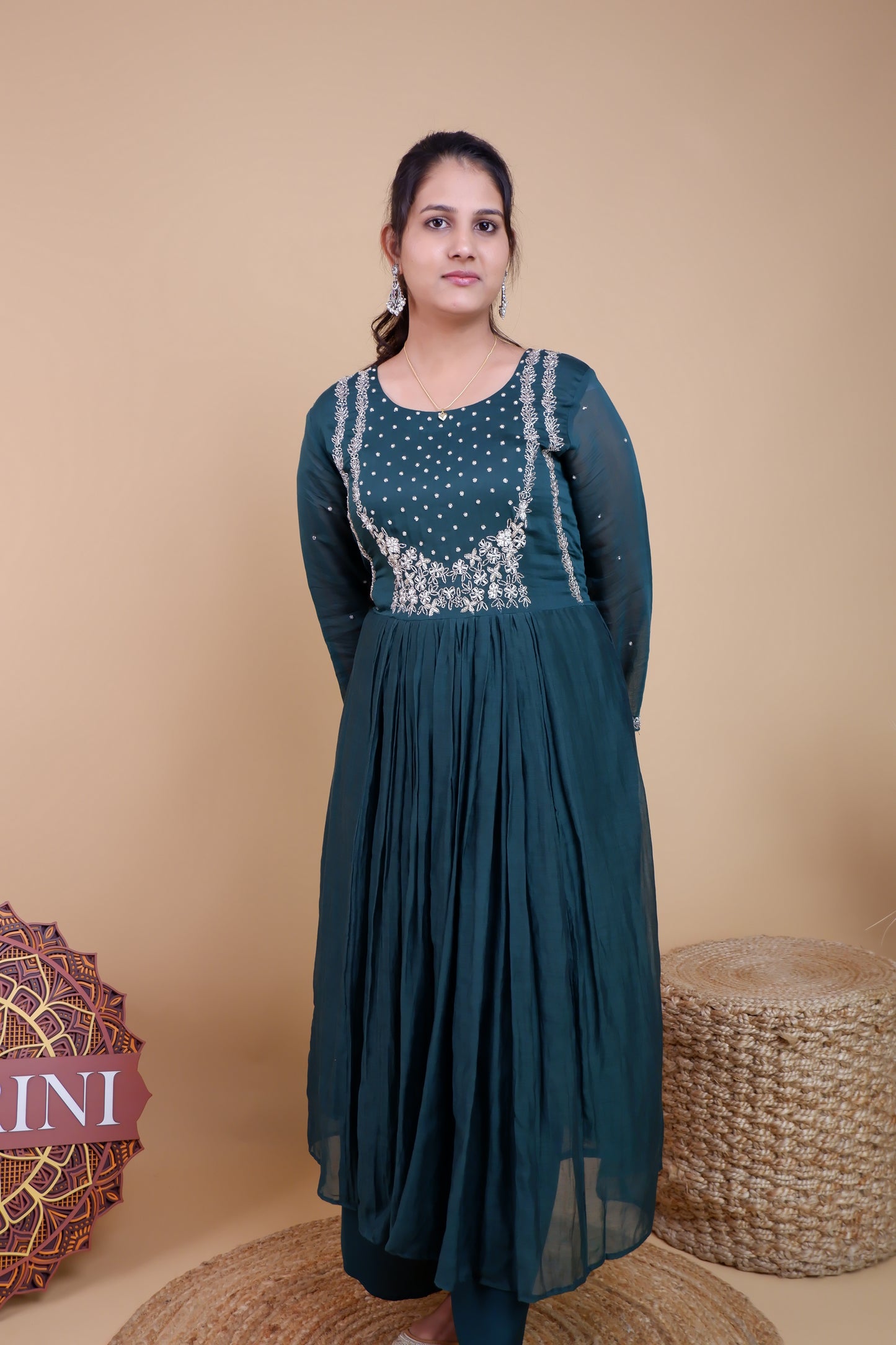 DH139G-Elegant Emerald Green Embellished Set