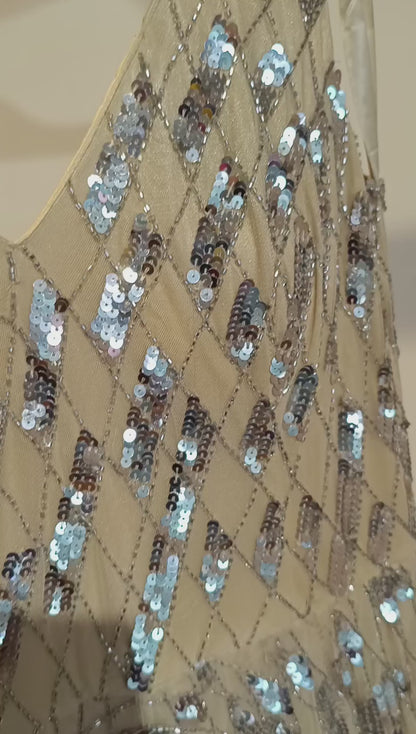 Elegant Golden Evening Gown with Sequins