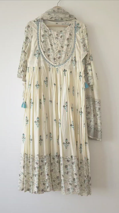 DH128W-Elegant Cream Floral Print Set