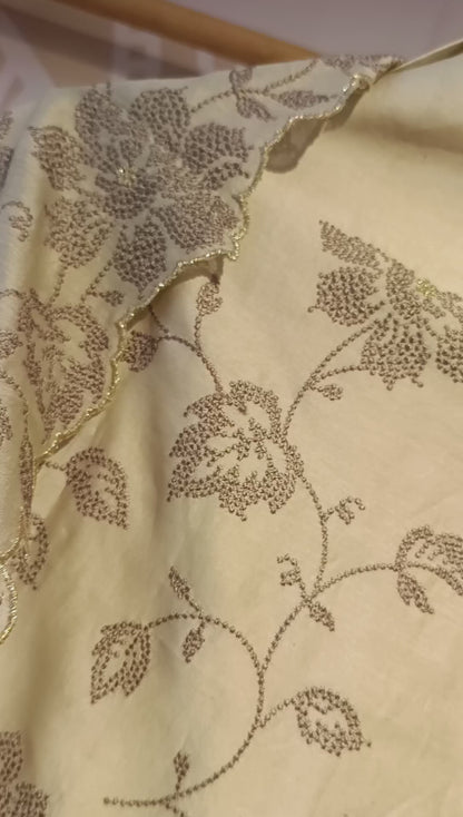 DH254-Floral Grace In Tradition