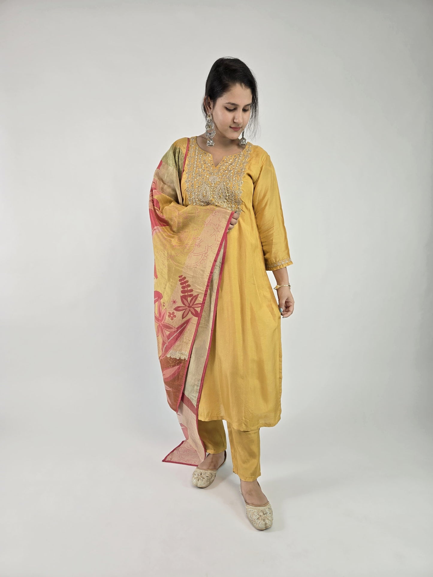 DH214-Golden Grace Hand Embroidered Slik Kurta Set