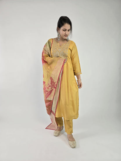DH214-Golden Grace Hand Embroidered Slik Kurta Set