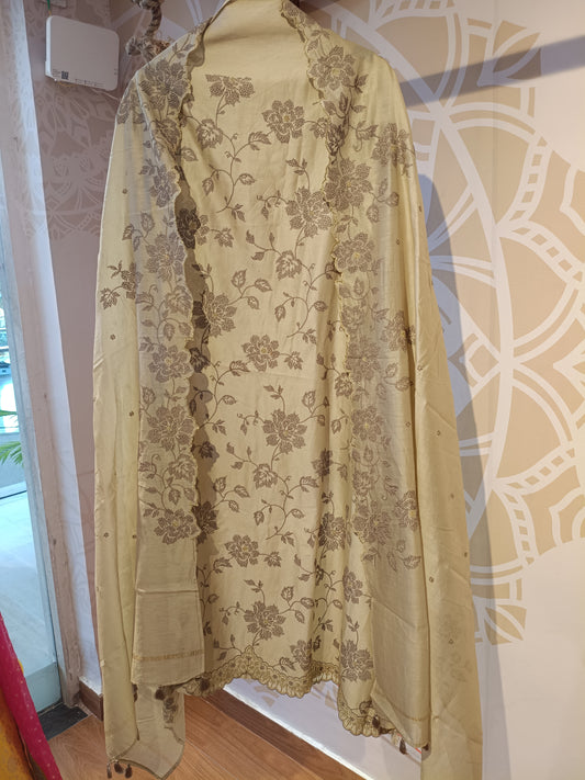 DH254-Floral Grace In Tradition