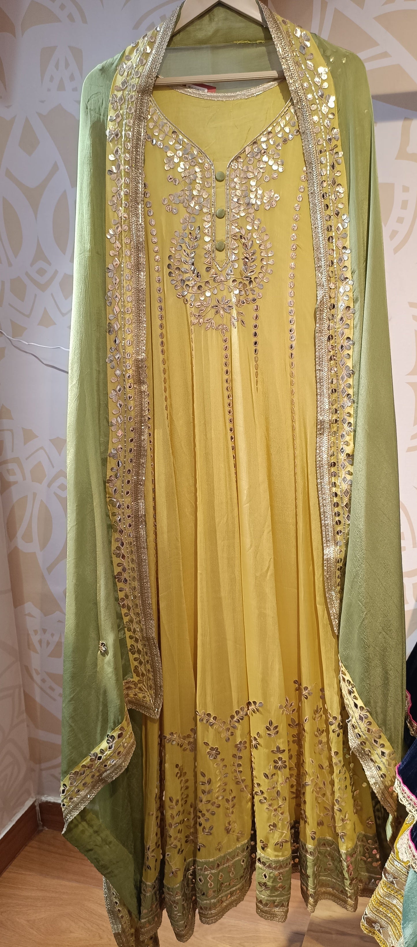 DH271- Olive & Gold Grace