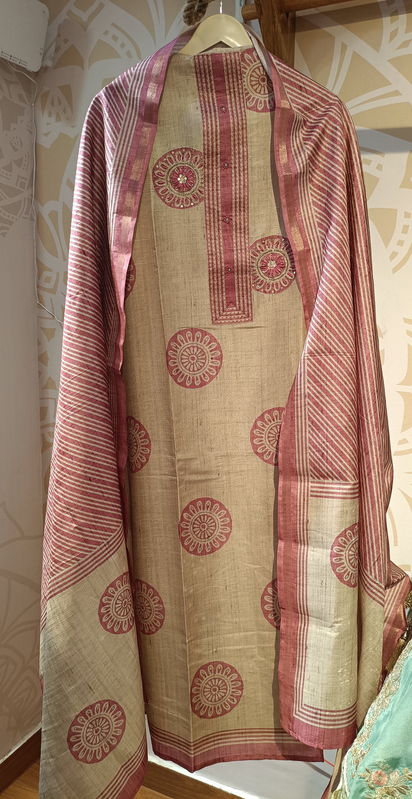 DH258-Beige & Maroon Handloom Suit Set
