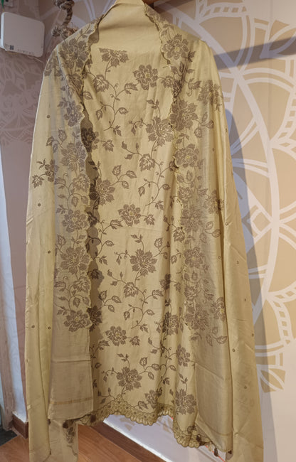 DH254-Floral Grace In Tradition
