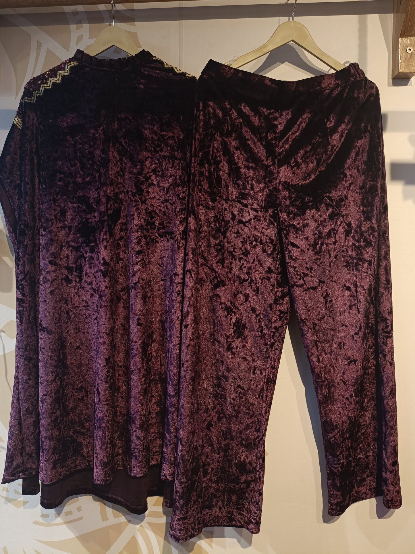 DH282-Plum Velvet Sleeveless Kurta with Palazzo Set