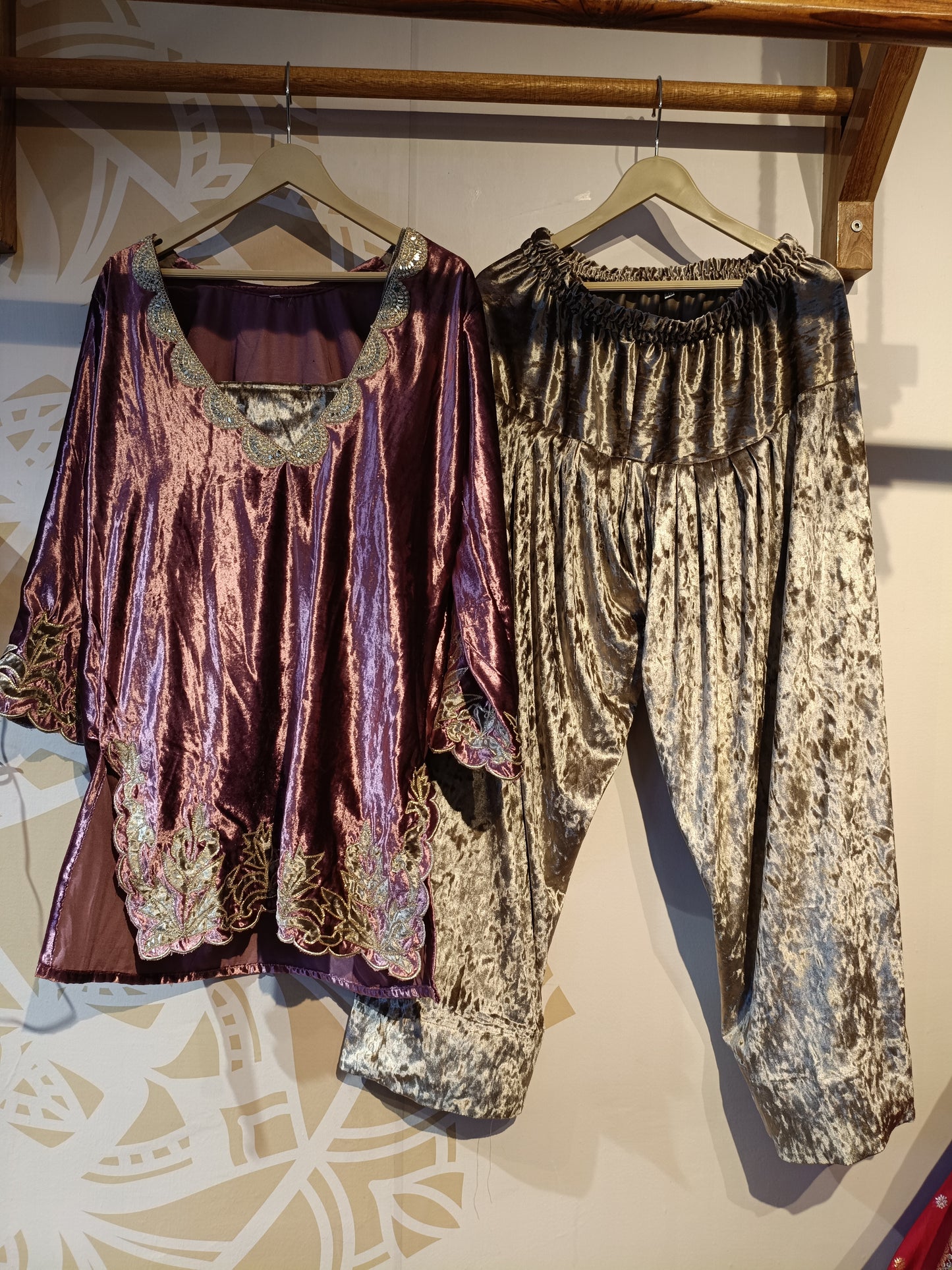 DH284-Luxurious Mauve & Silver Velvet Three-Piece Suit Set